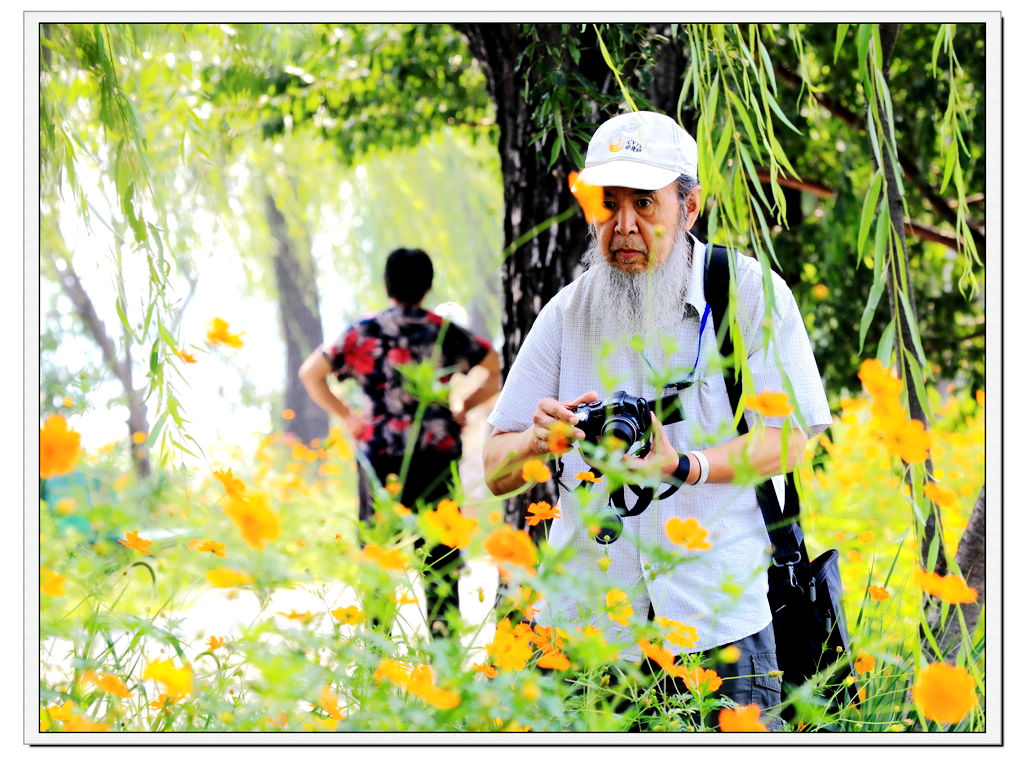 颐和园《老者爱花》（1）.jpg