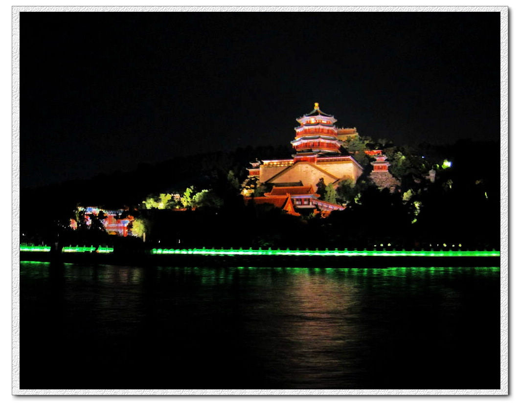 颐和园夜景（佛香阁）.jpg