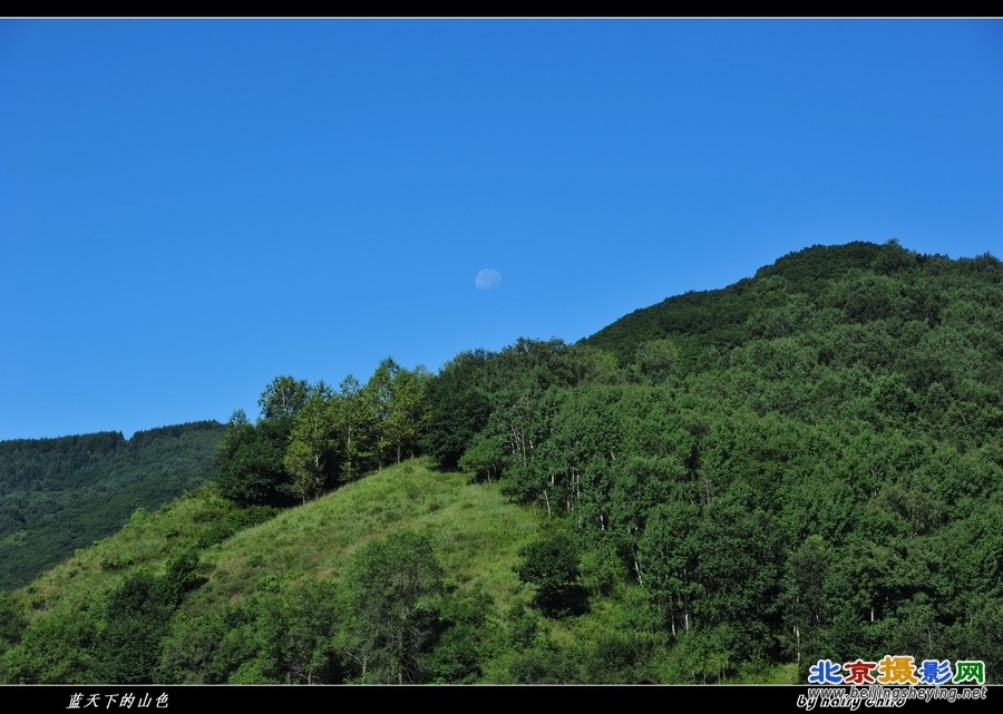 蓝天下的山色.jpg