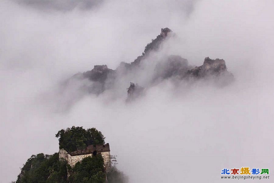 大雨中的箭扣长城