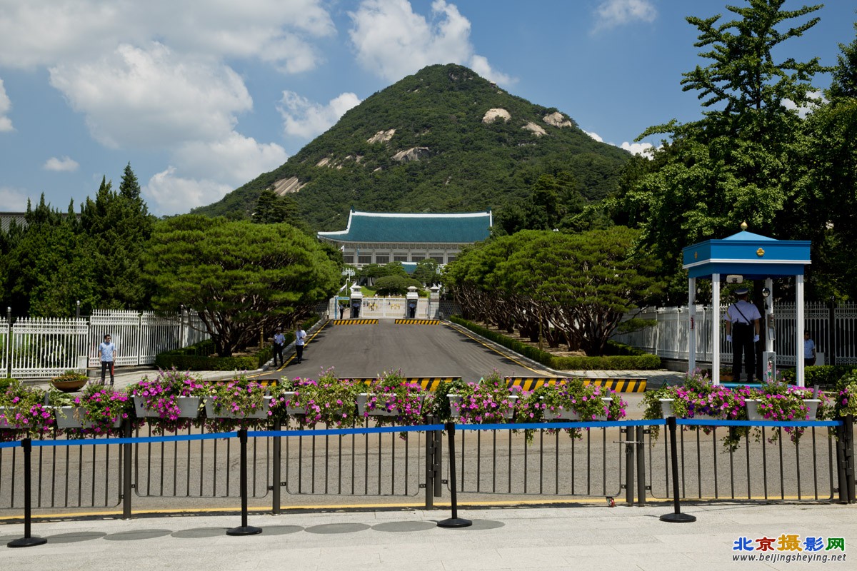 青瓦台大门