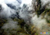 岷山主峰雪宝顶