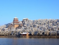 去年3月18，今年3月20，京城春雪。