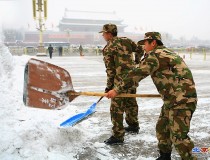 天安门广场扫雪人