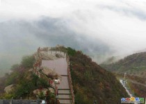 门头沟定都阁雨中雾景